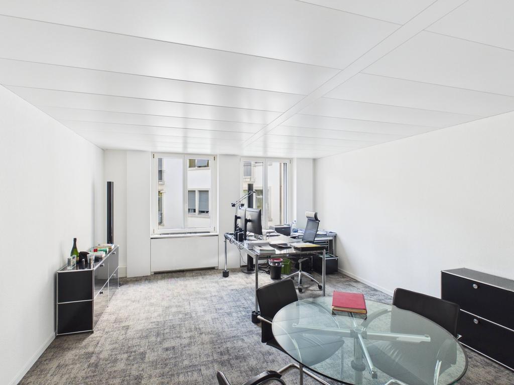 222m² office