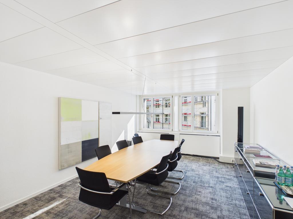 222m² office