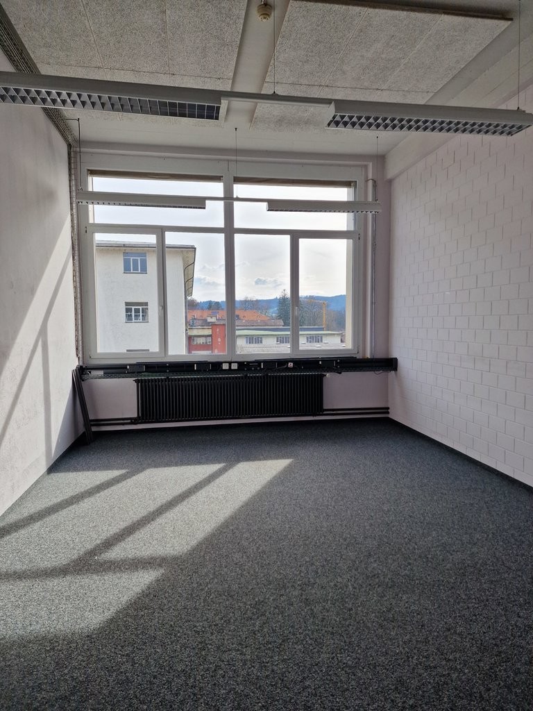 124m² office