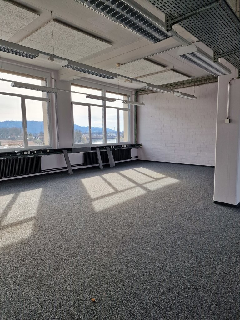 124m² office