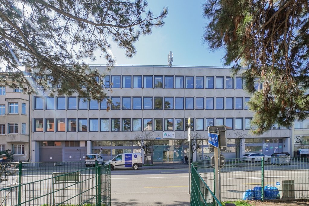 136m² office