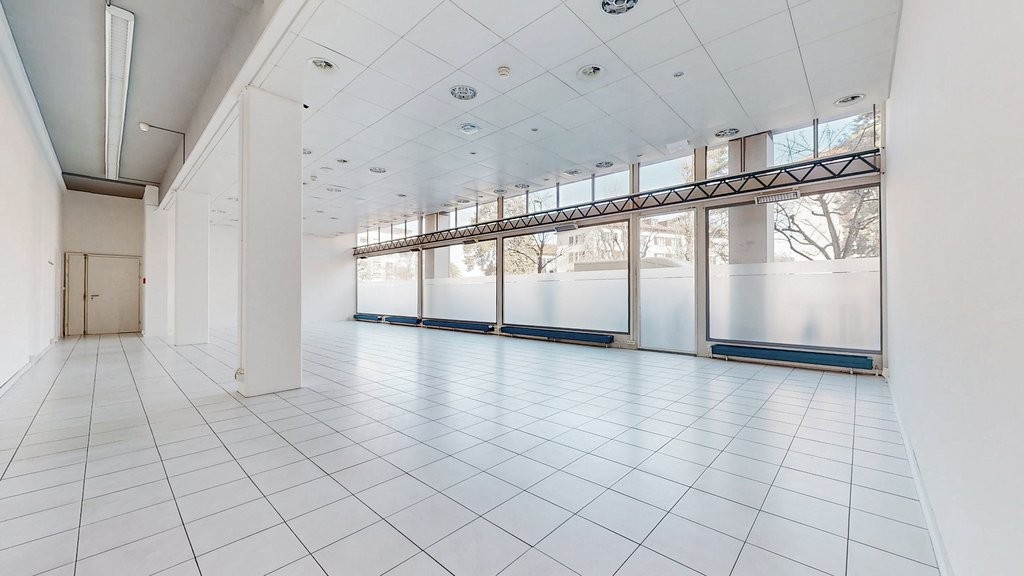 136m² office