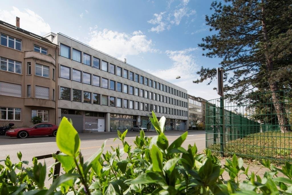 136m² office