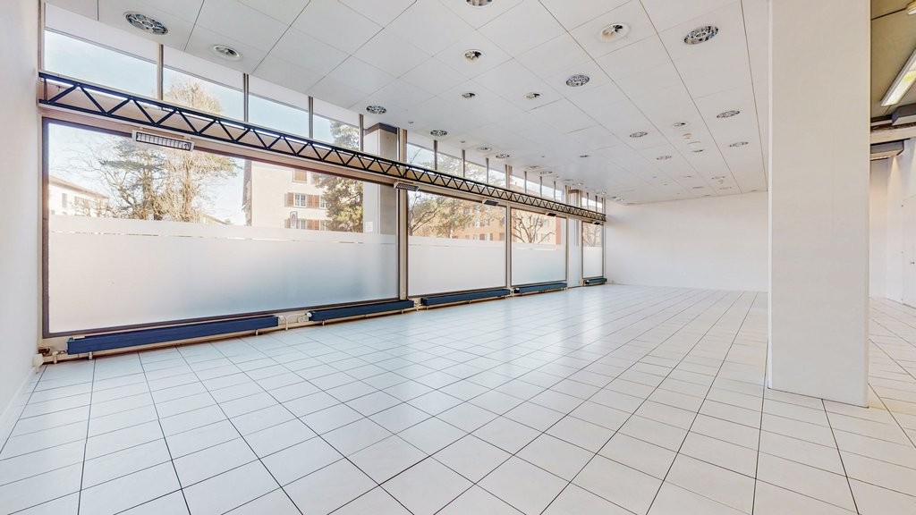 136m² office