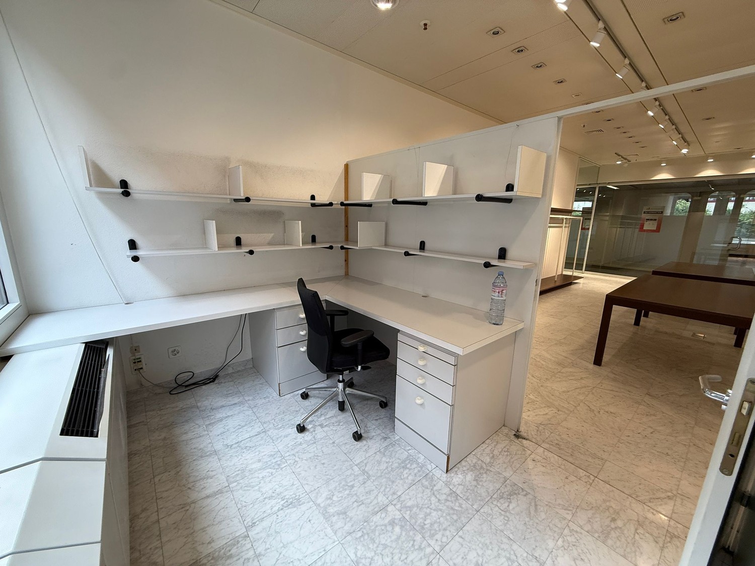 60m² commercial