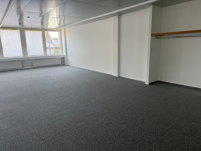 219m² office