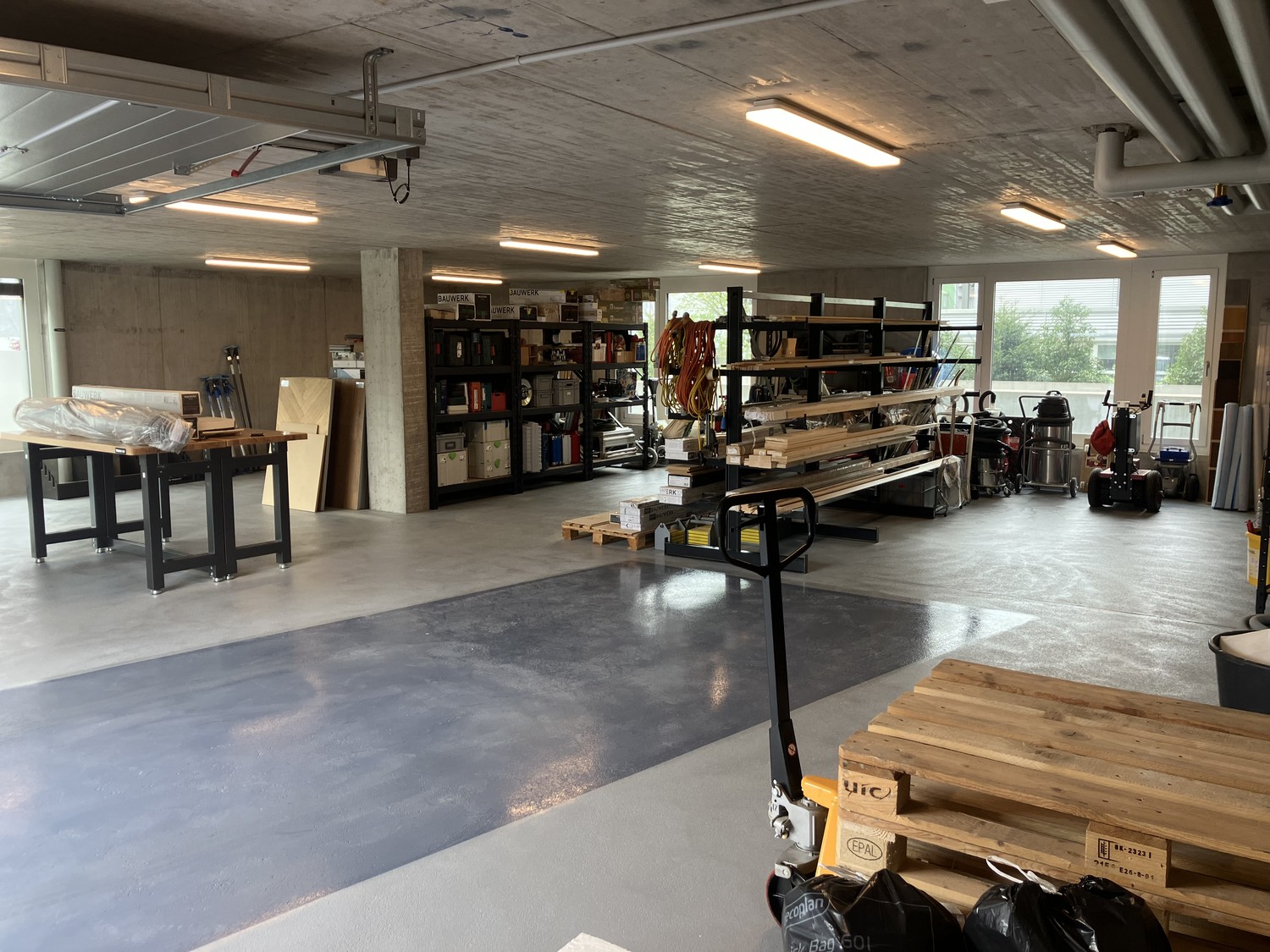 135m² commercial
