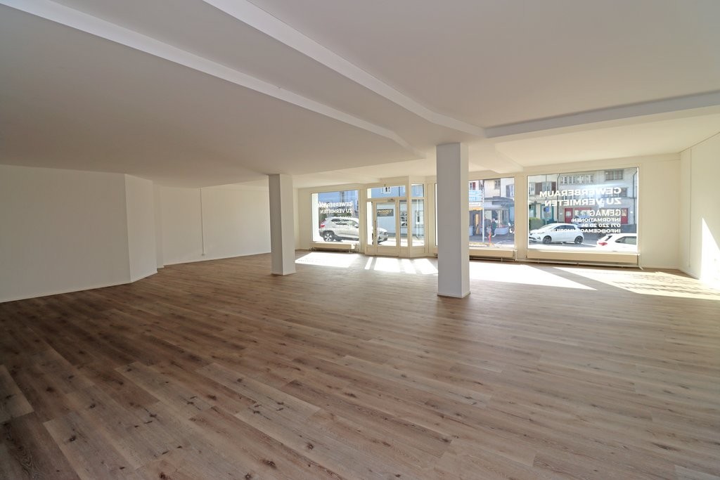 235m² commercial