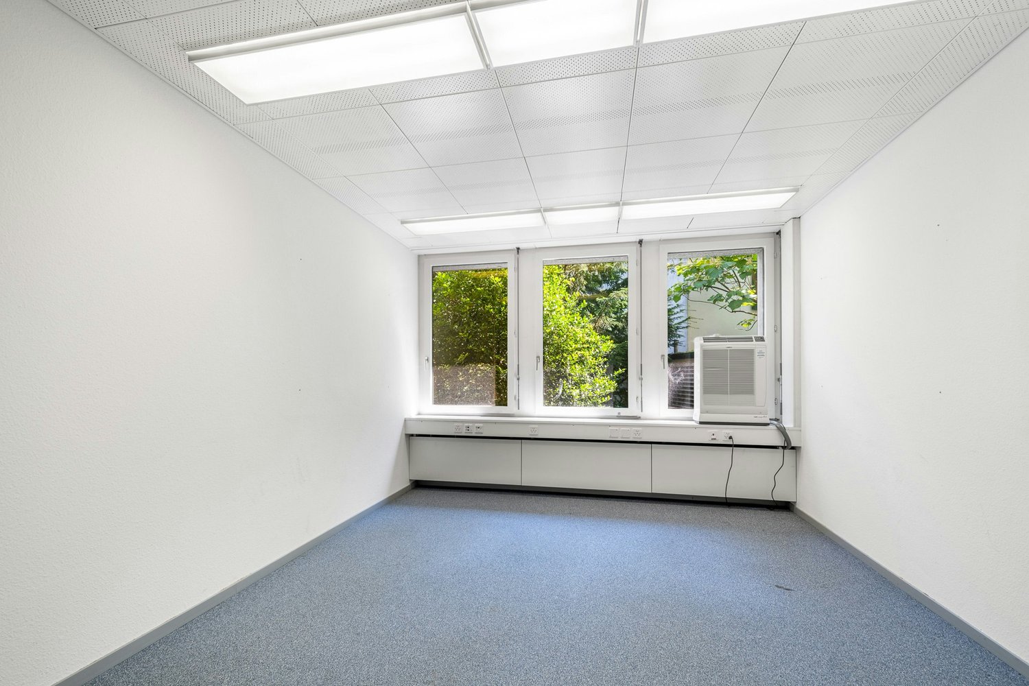 52m² office