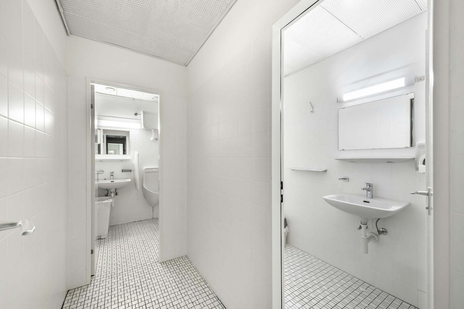 52m² office