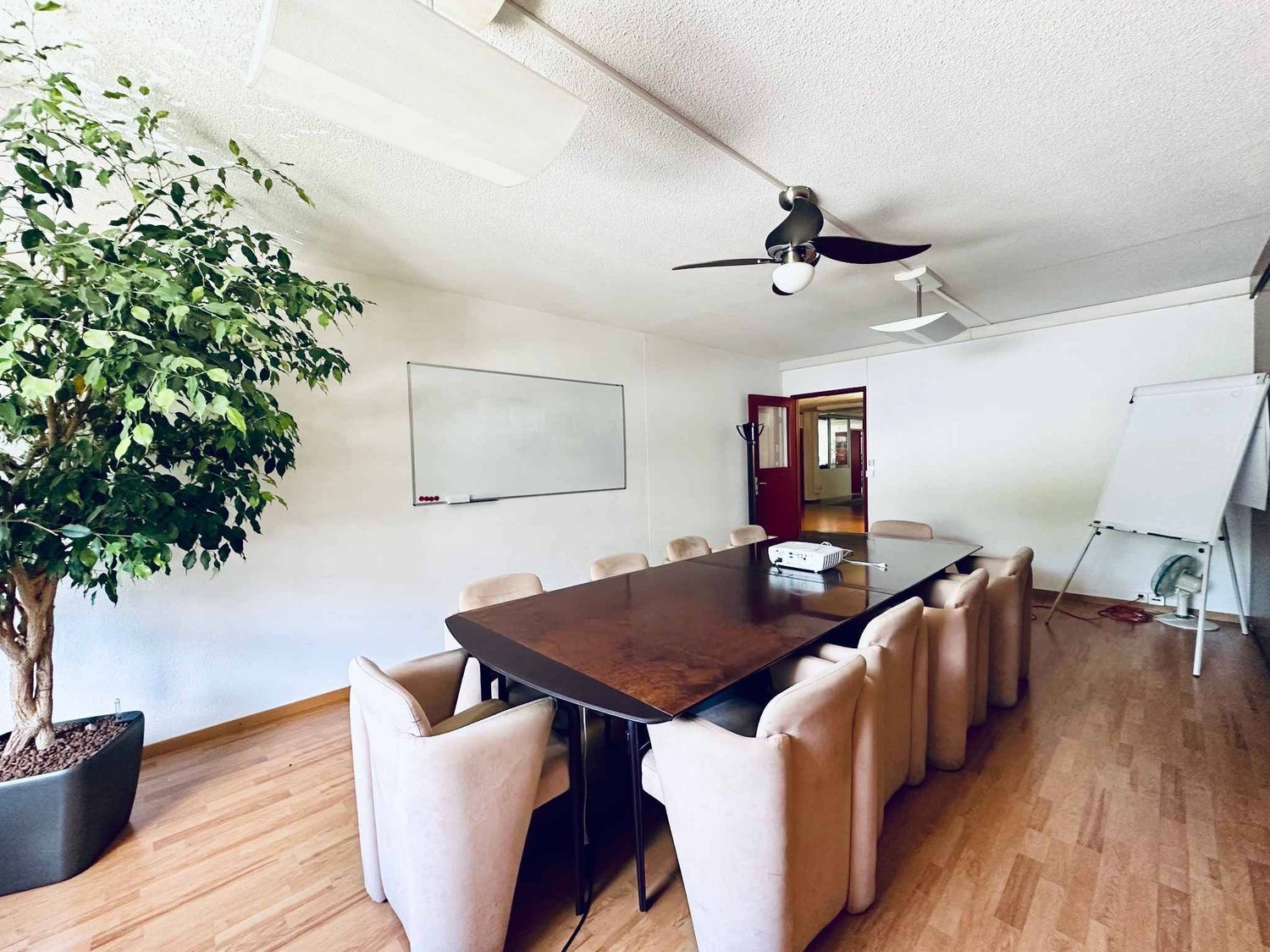 370m² Büro, Foto 2 von 4