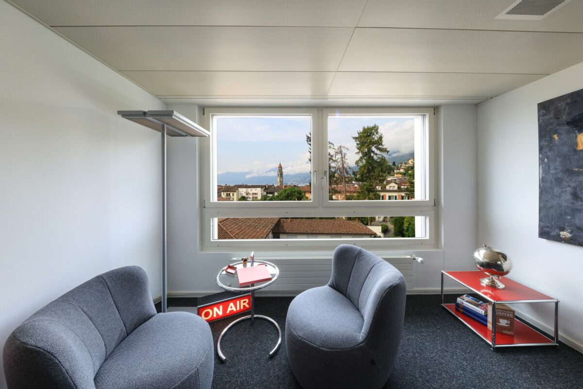 210m² office