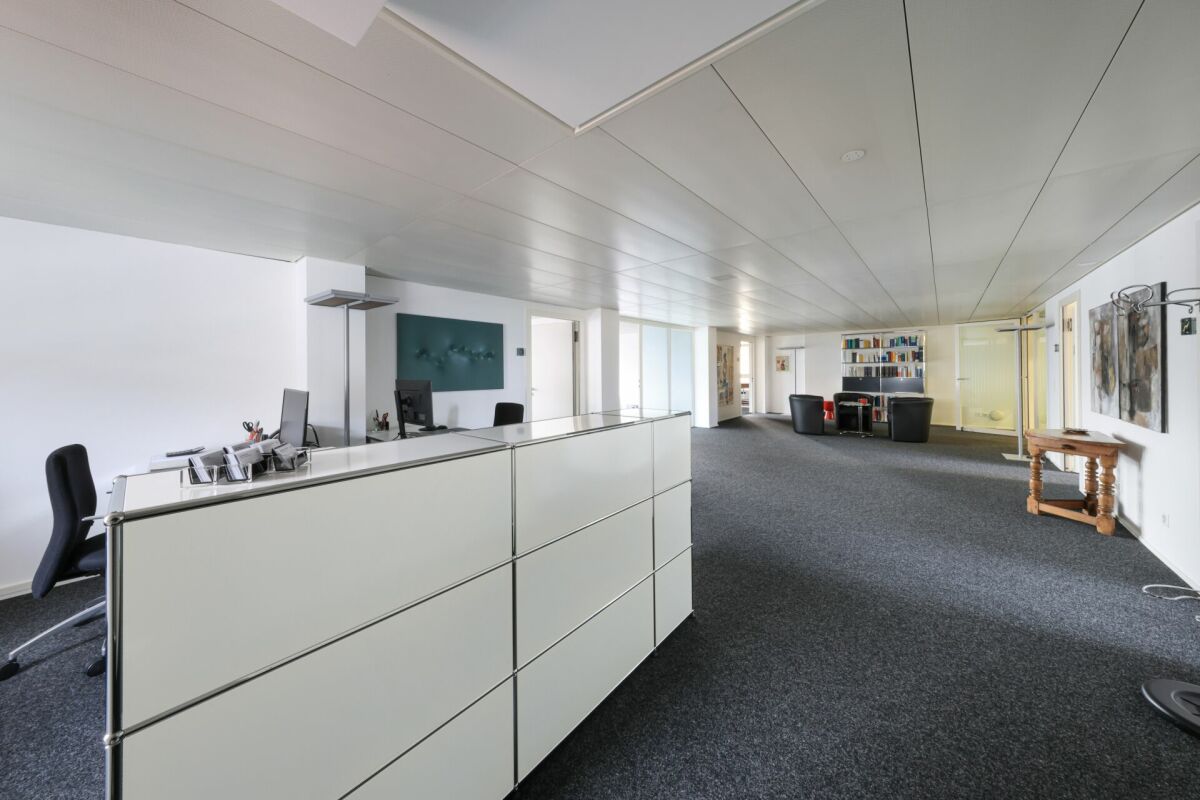 210m² office