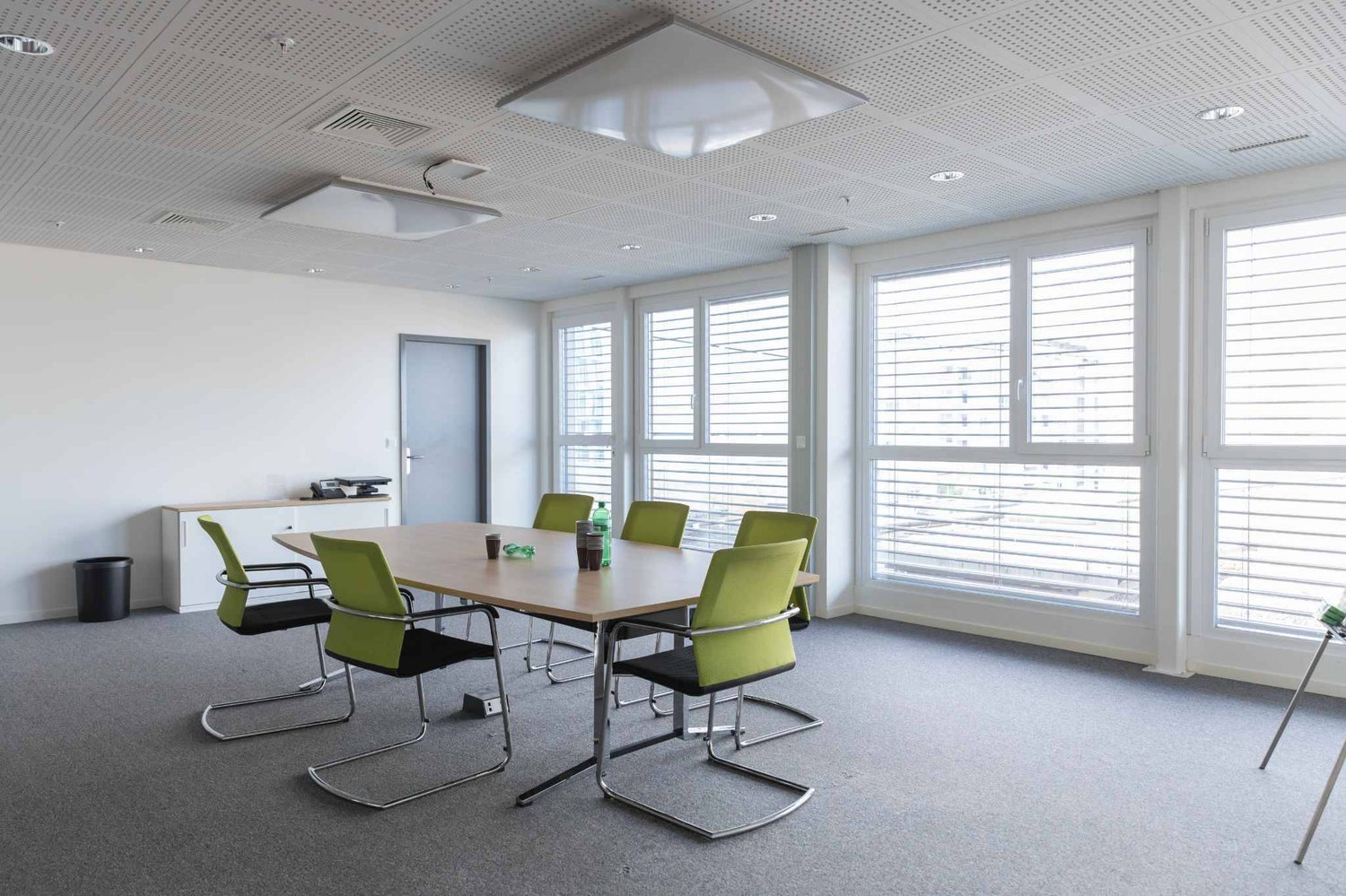389m² Büro, Foto 3 von 6