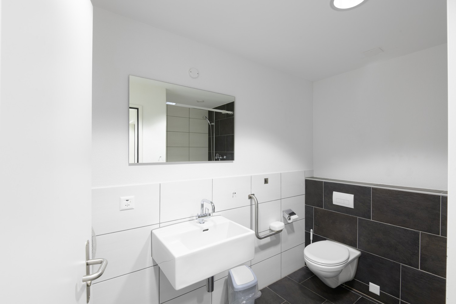 698m² office