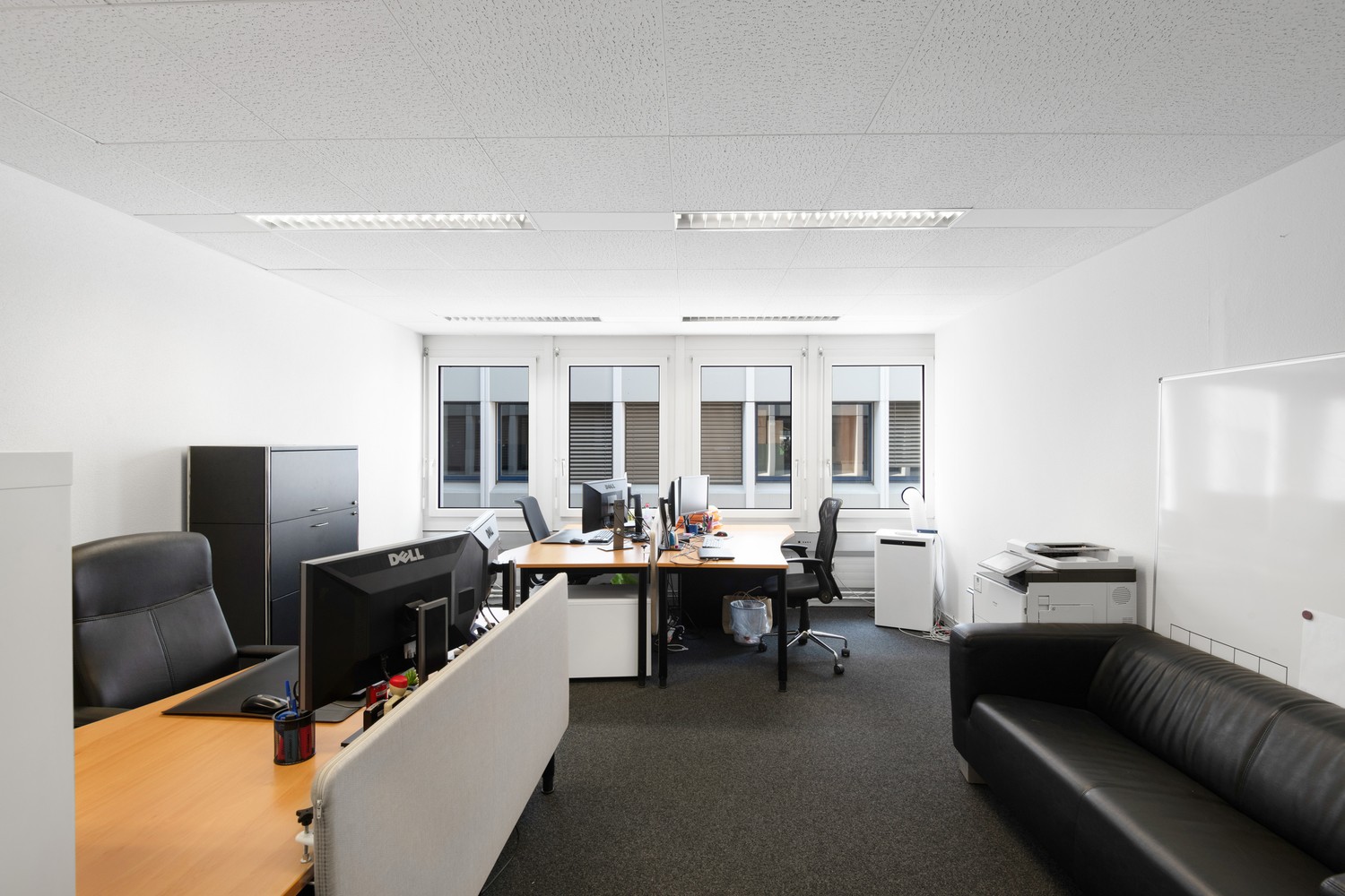 698m² office