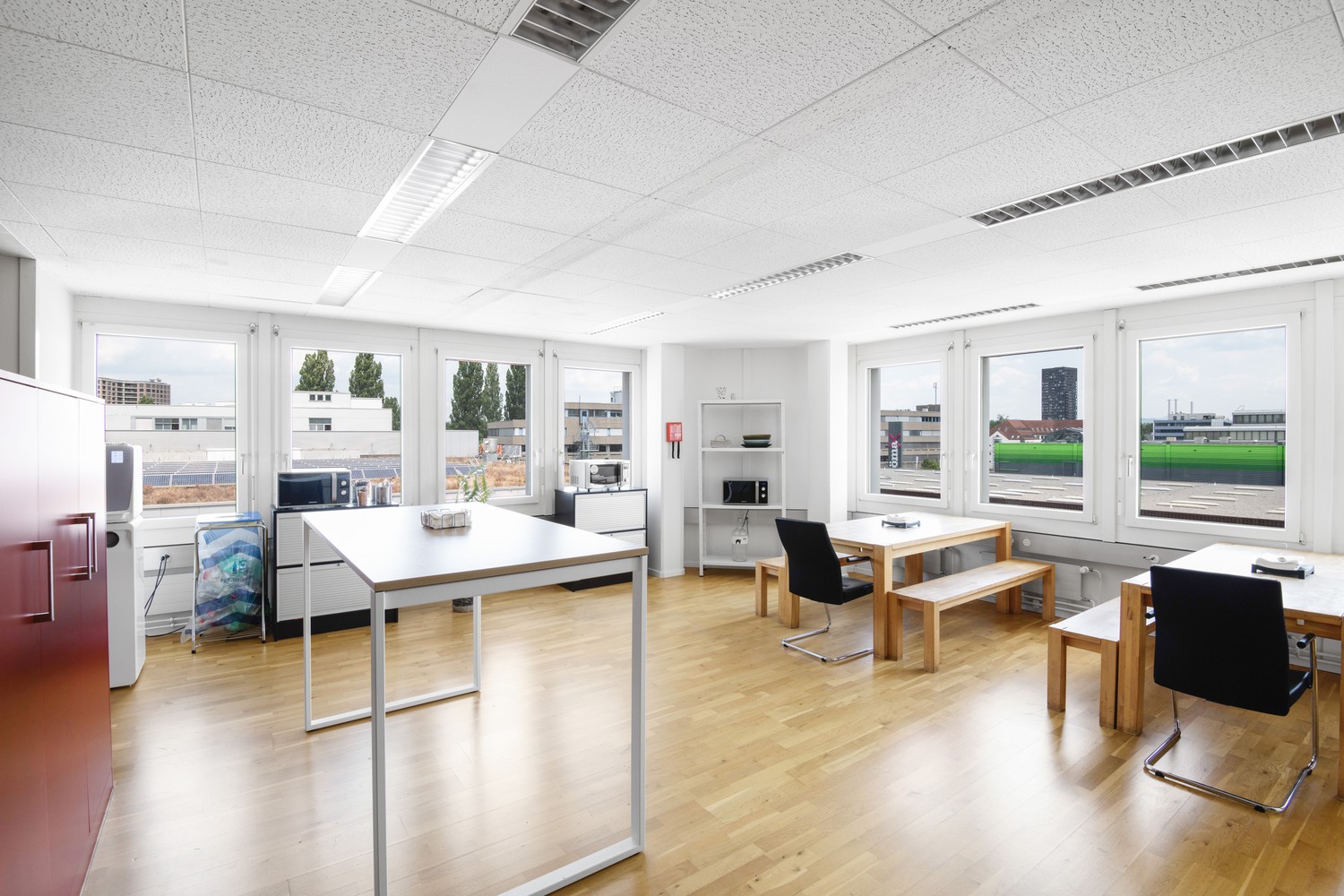 698m² office