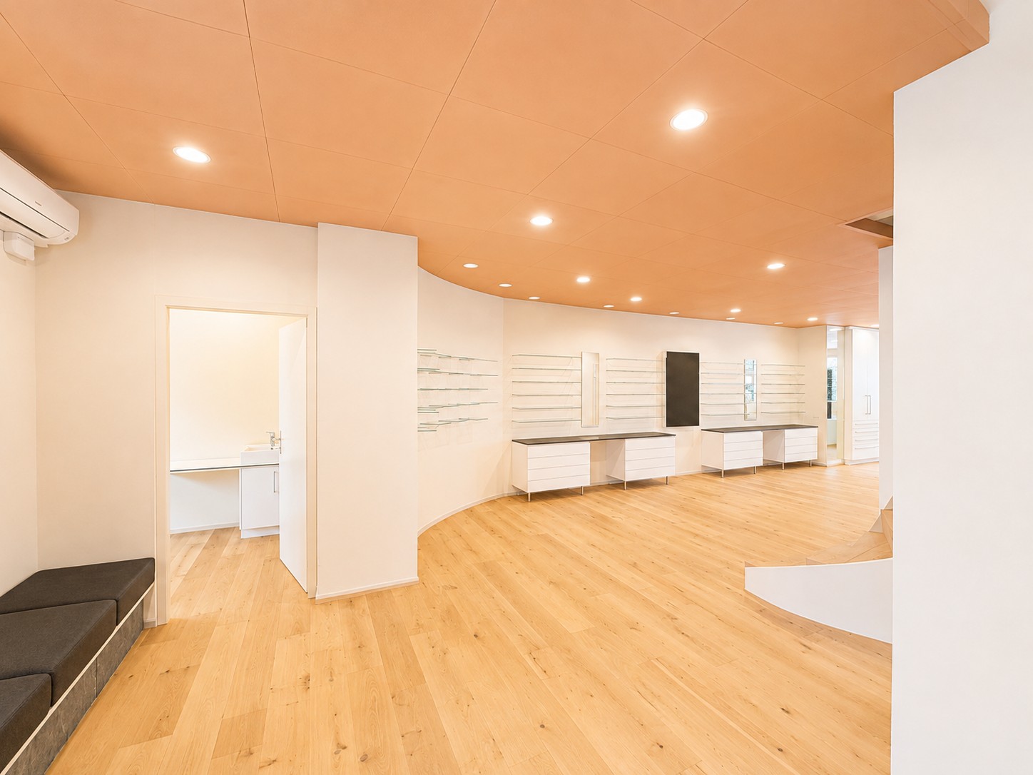 160m² shop