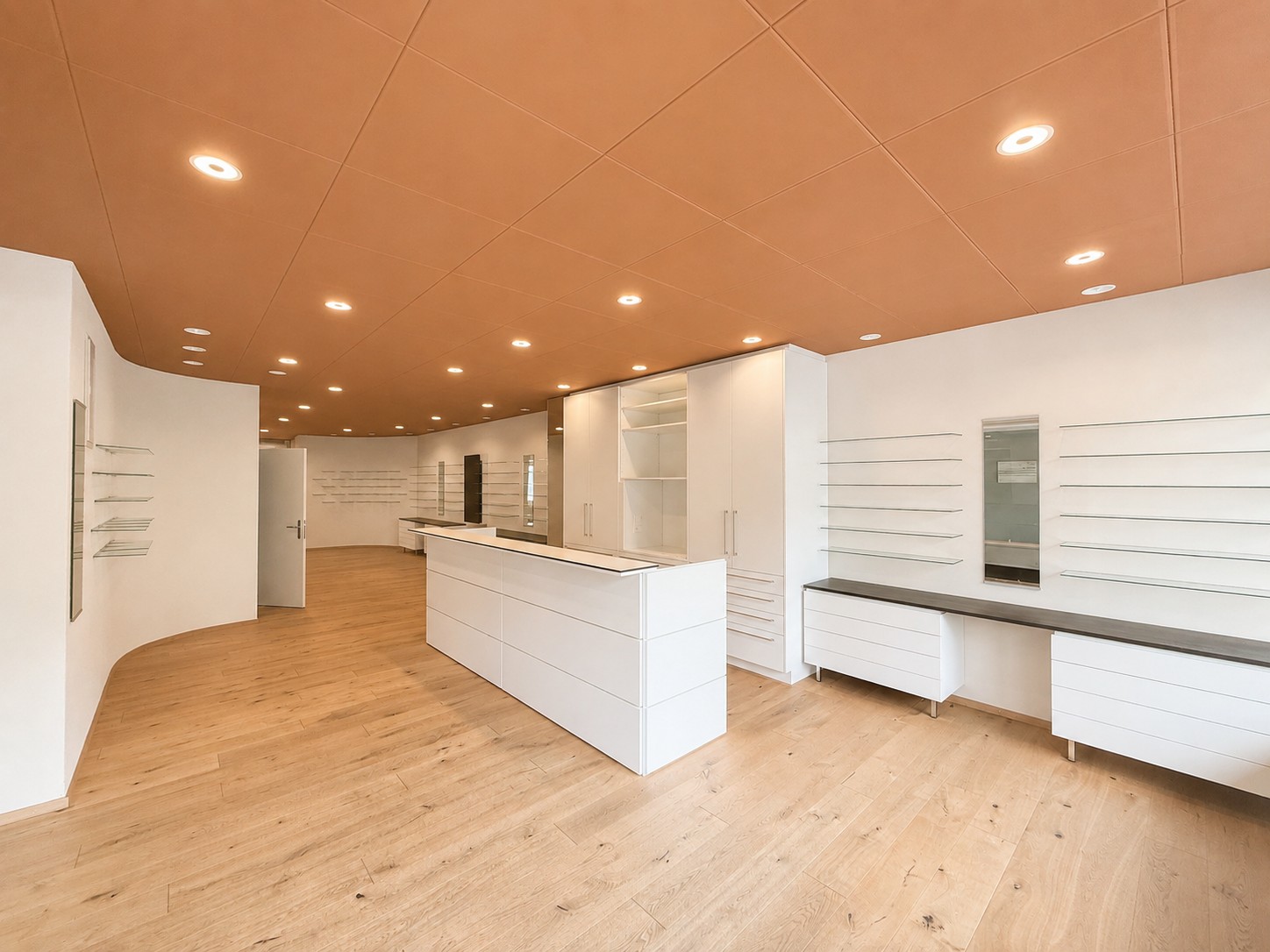 160m² shop