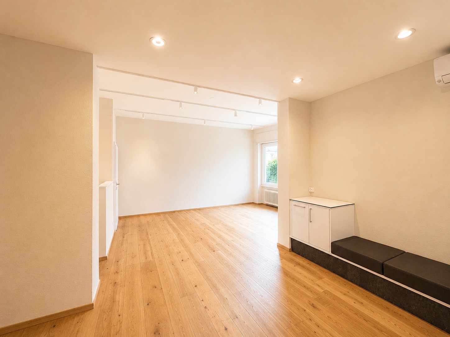 160m² shop