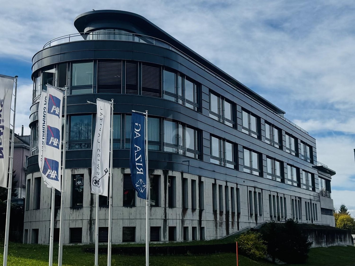 300m² office