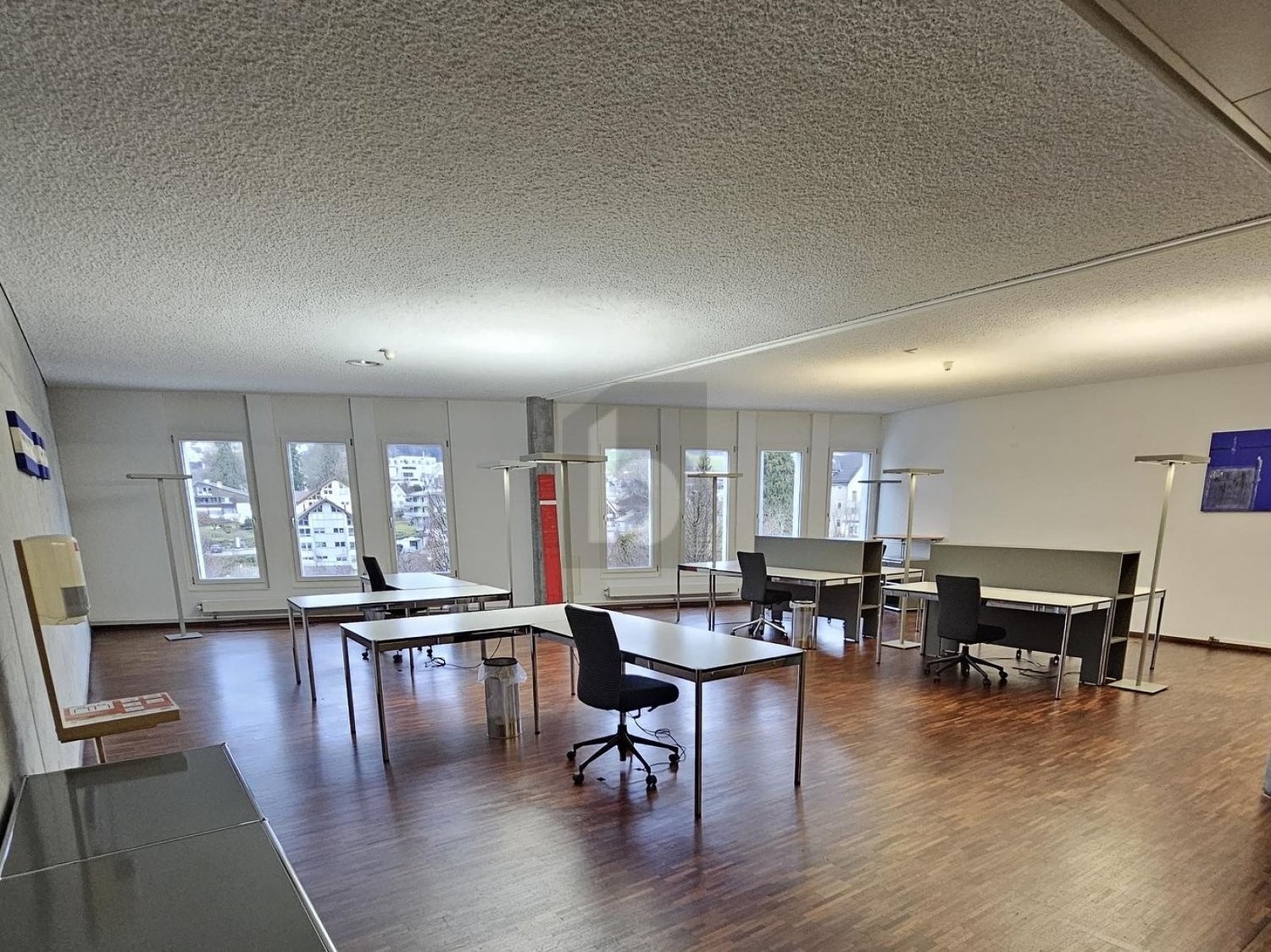 300m² office