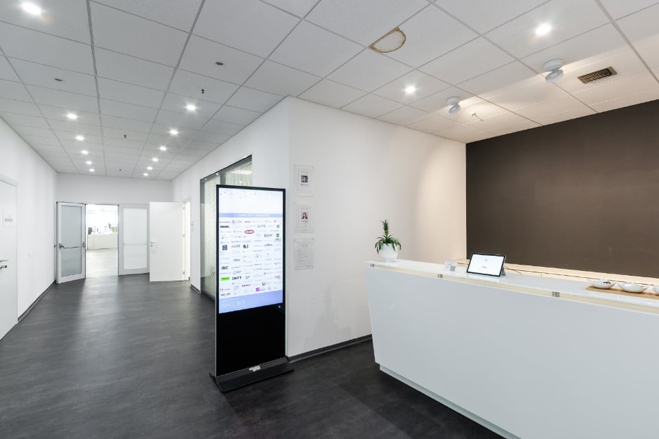 1045m² office