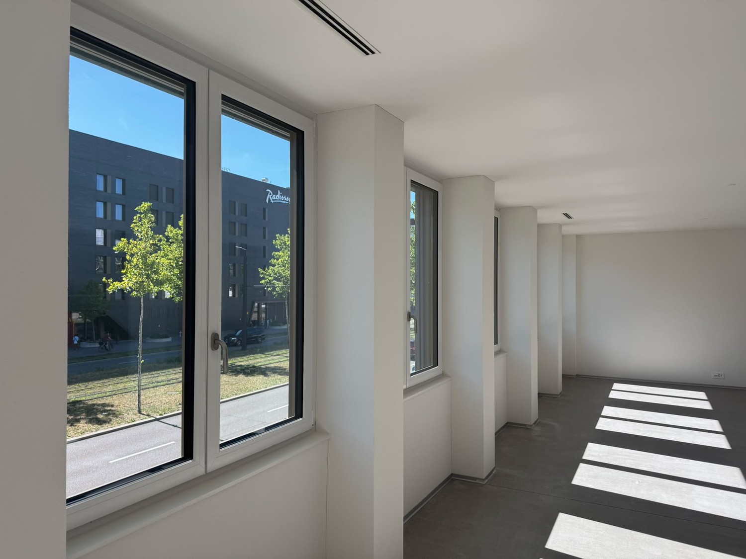 84m² office