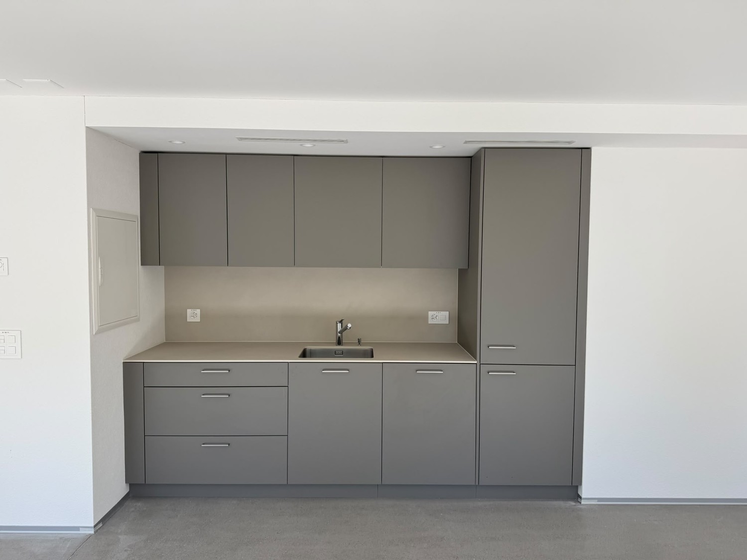 84m² office