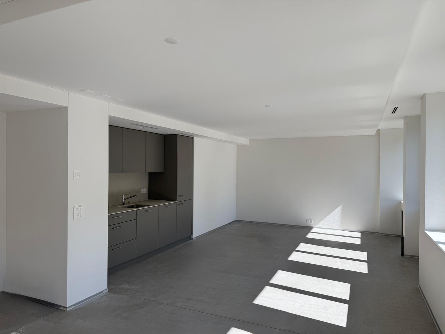 84m² office