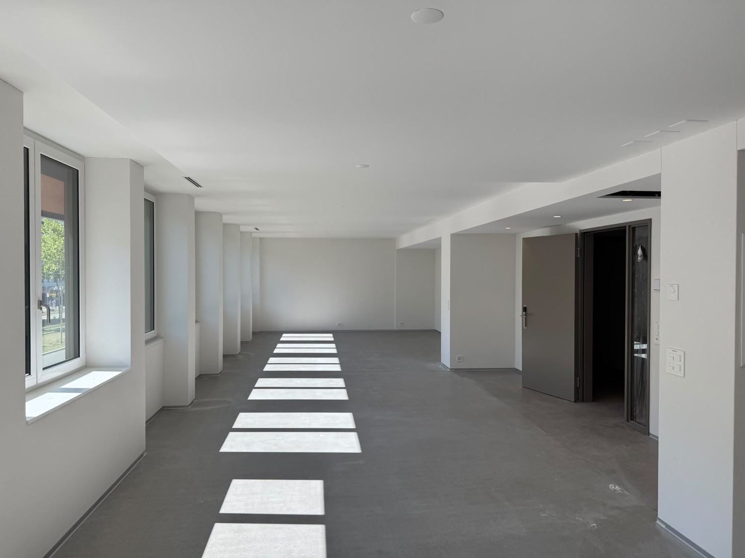 84m² office