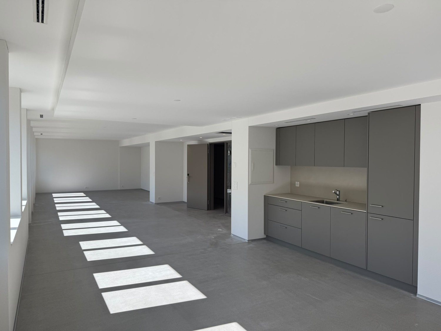 84m² office