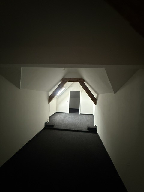 Commercial, Foto 1 von 9