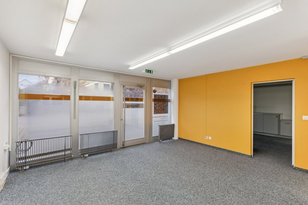 136m² commercial