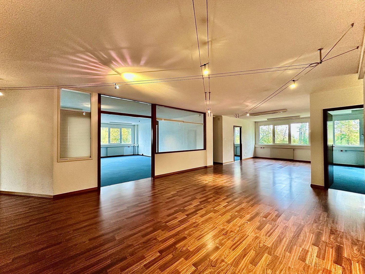 186m² Büro, Foto 2 von 8