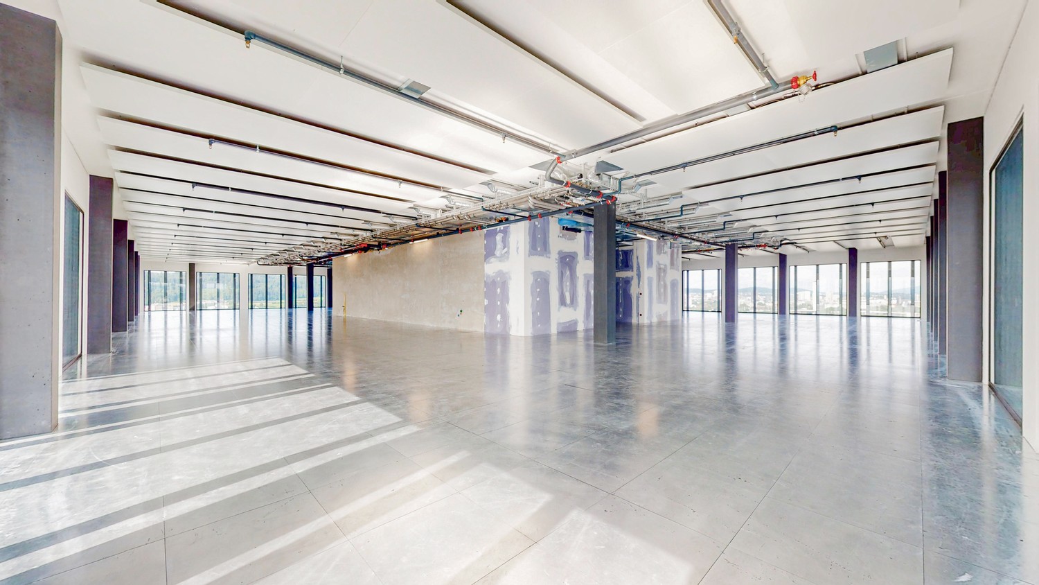 738-4400m² office