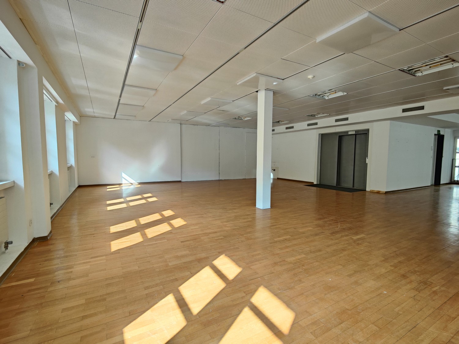 258m² office, Foto 3 von 9