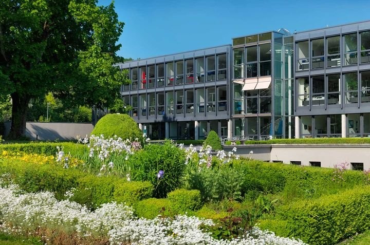 75m² commercial
