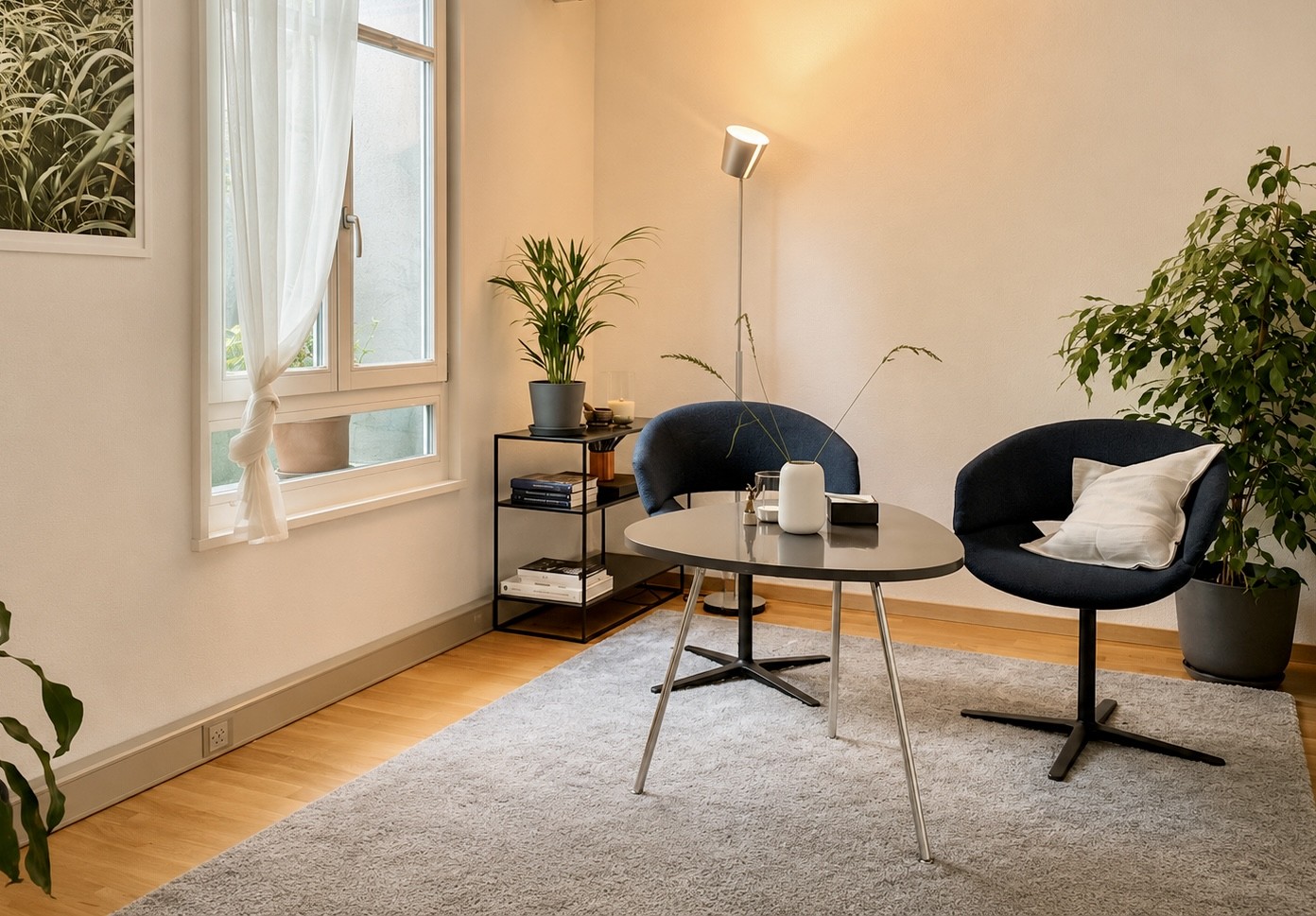 Commercial, Foto 1 von 3
