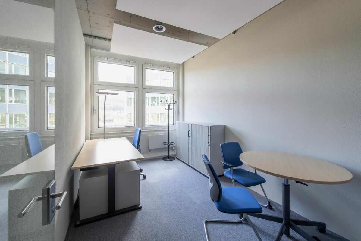 580m² office