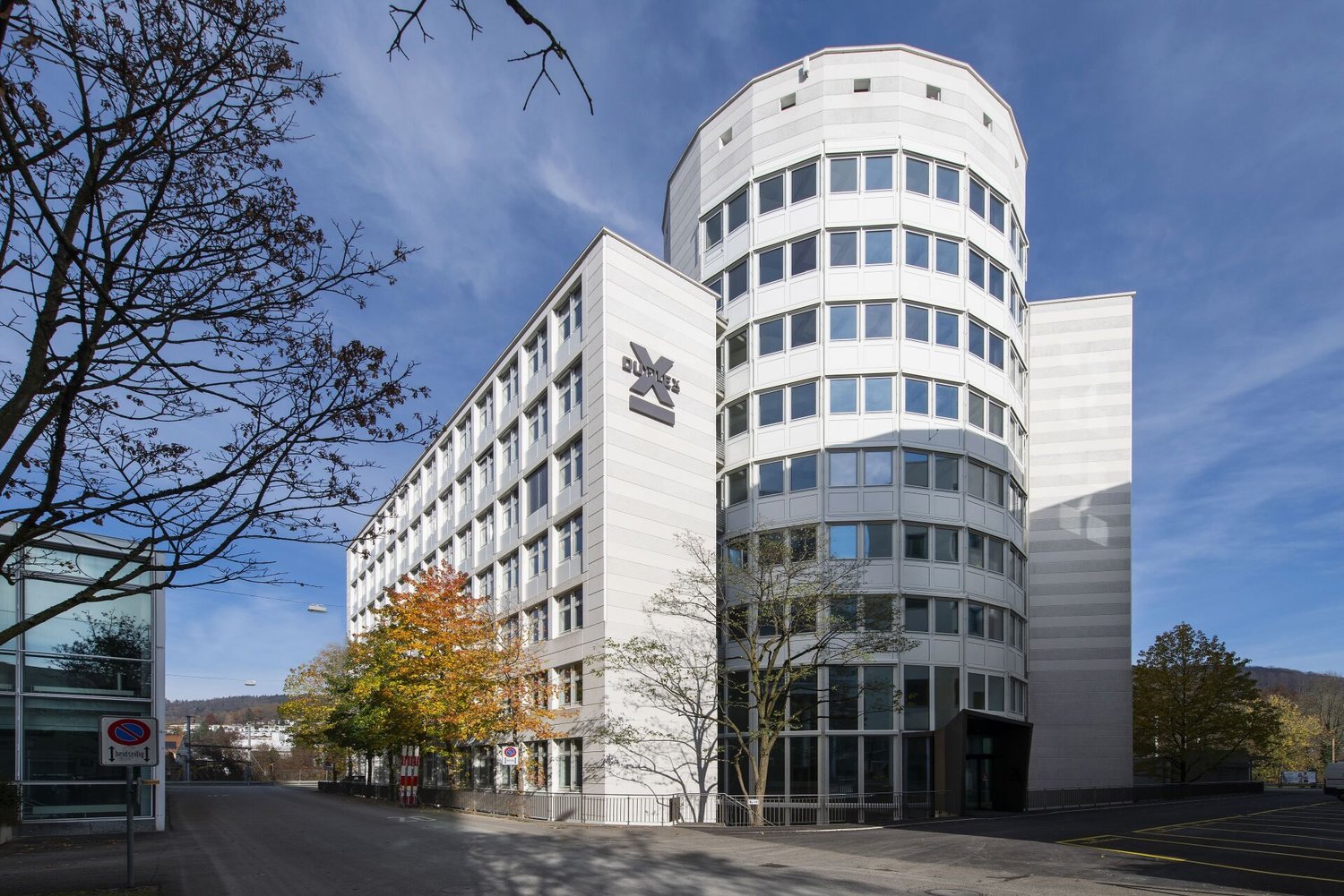 580m² office