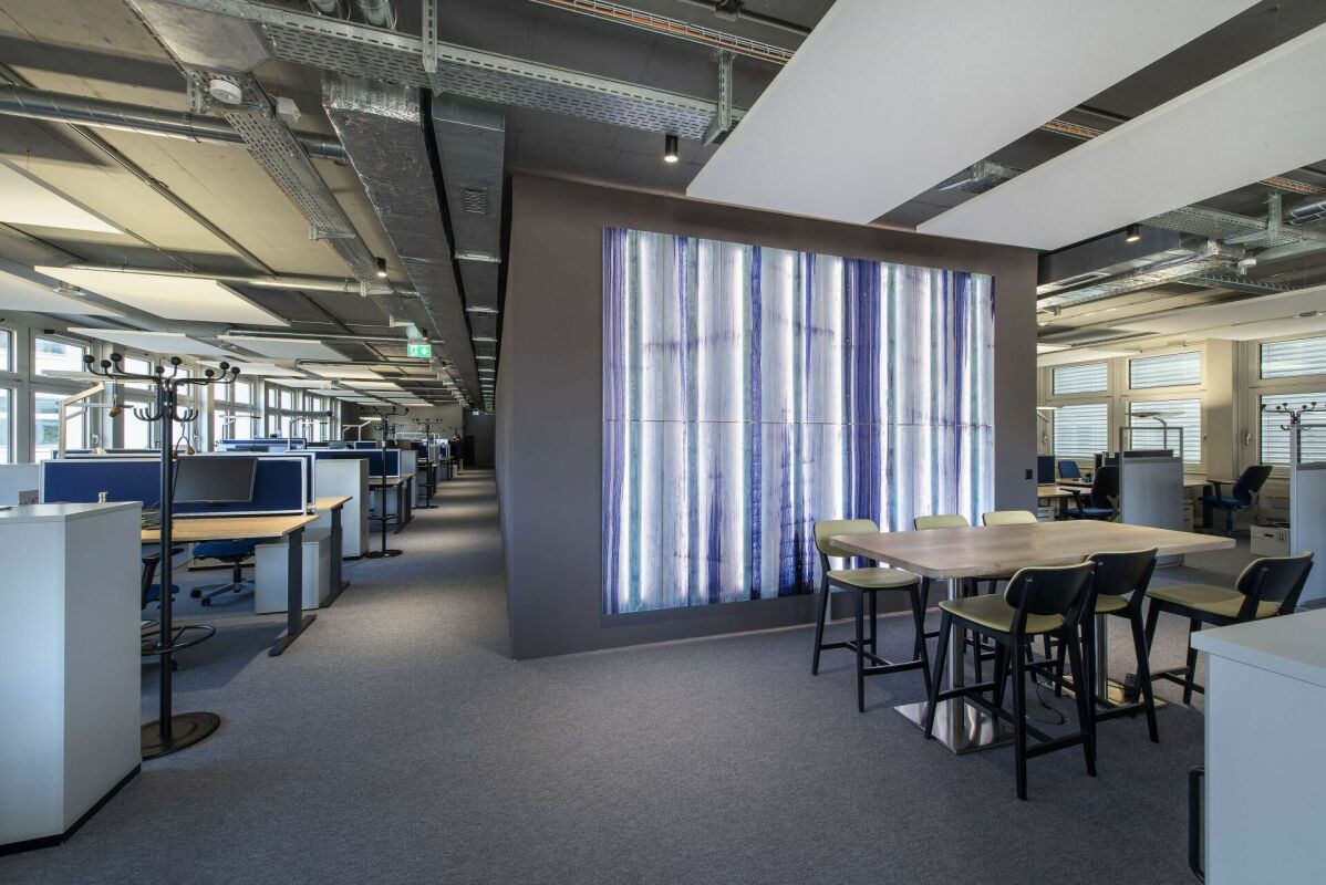580m² office