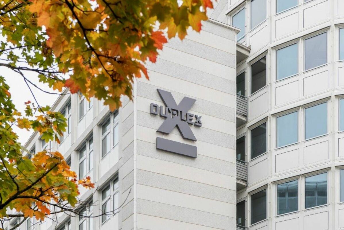 580m² office