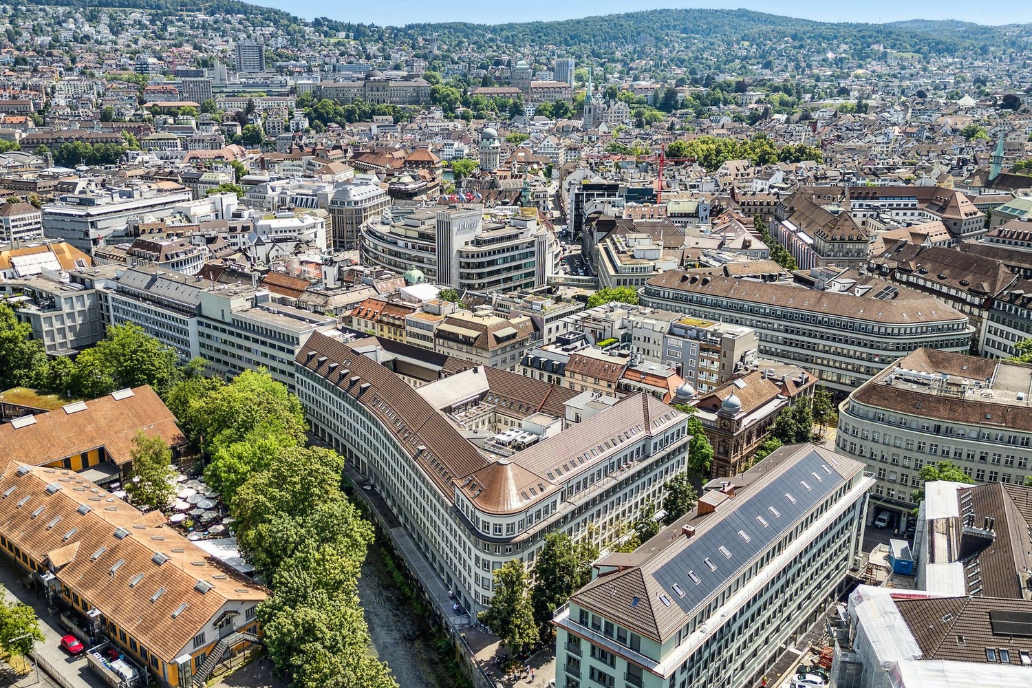270m² office