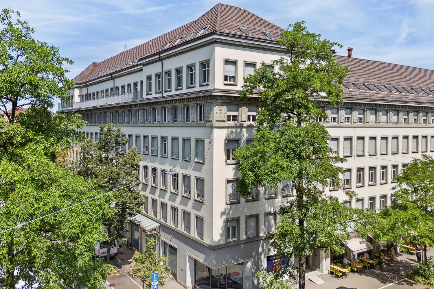 270m² office
