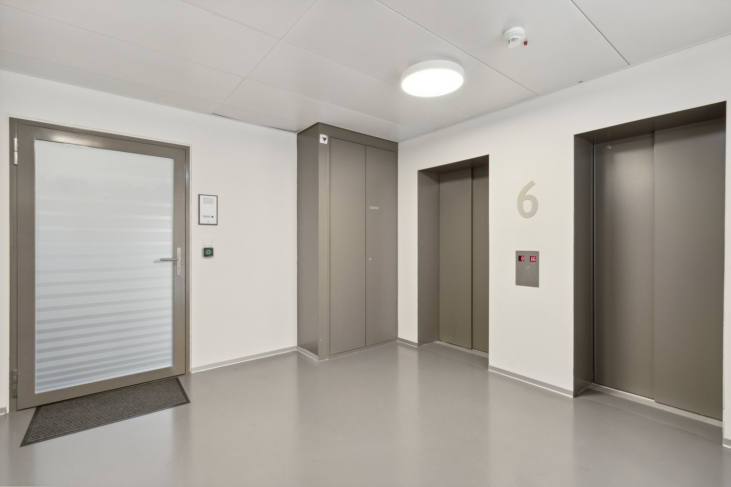 270m² office