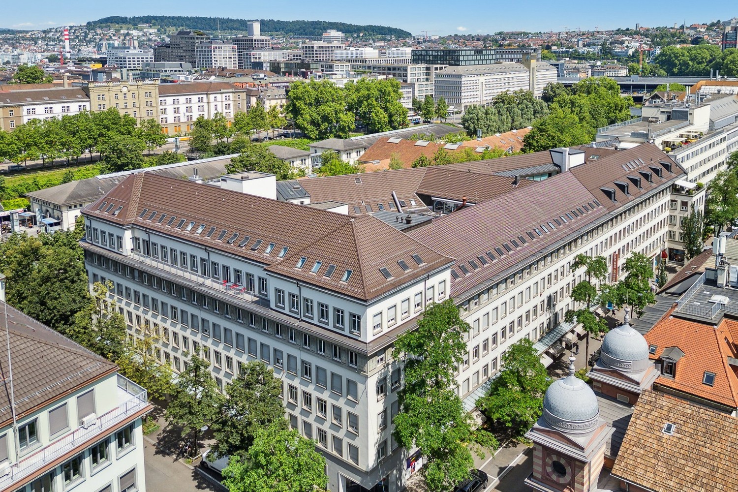 270m² office