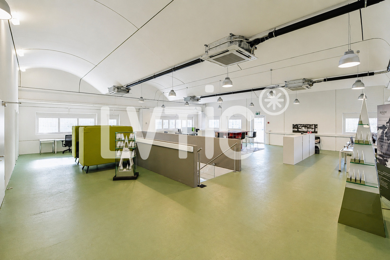 620m² office, photo 1 sur 10