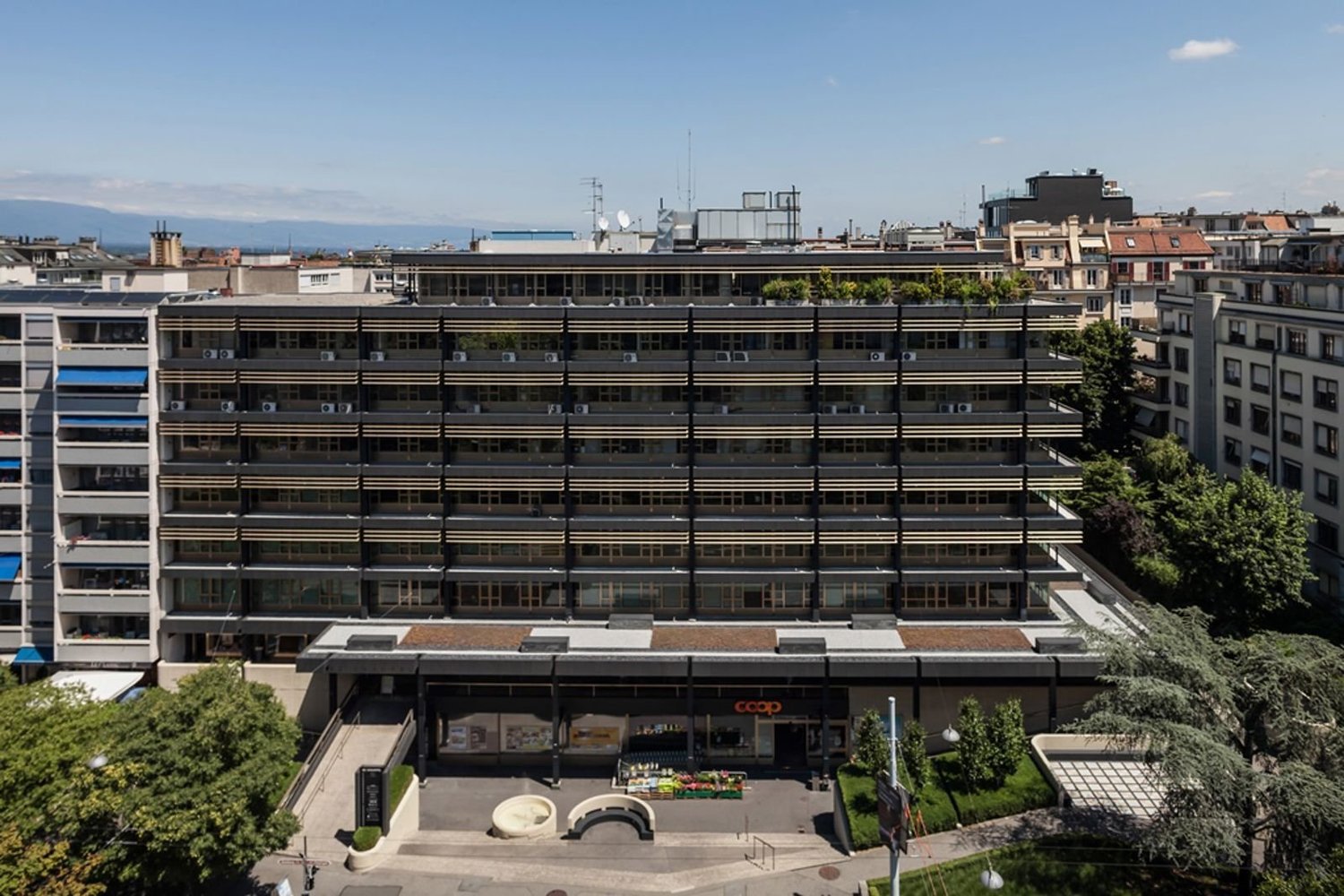 940m² office