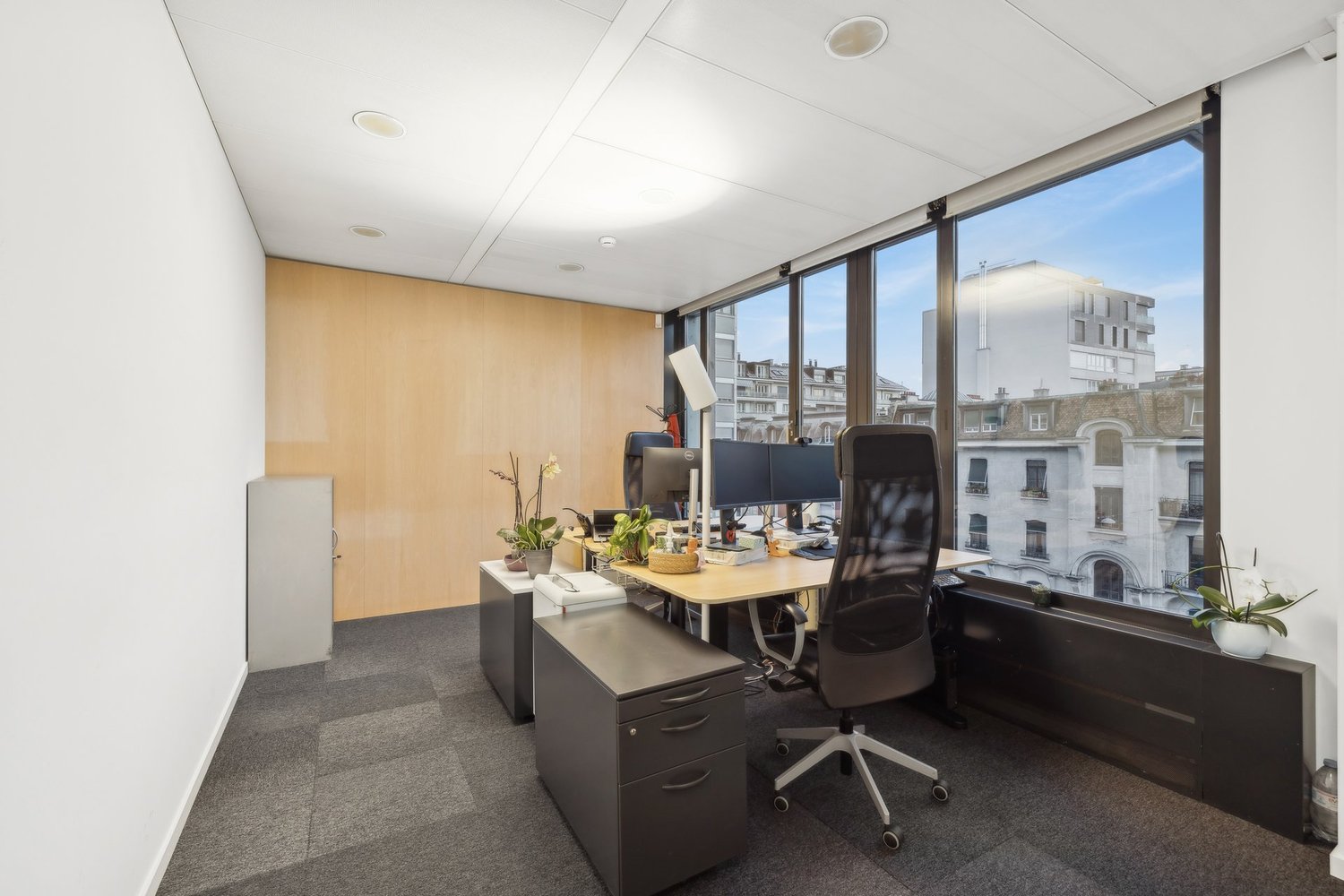940m² office